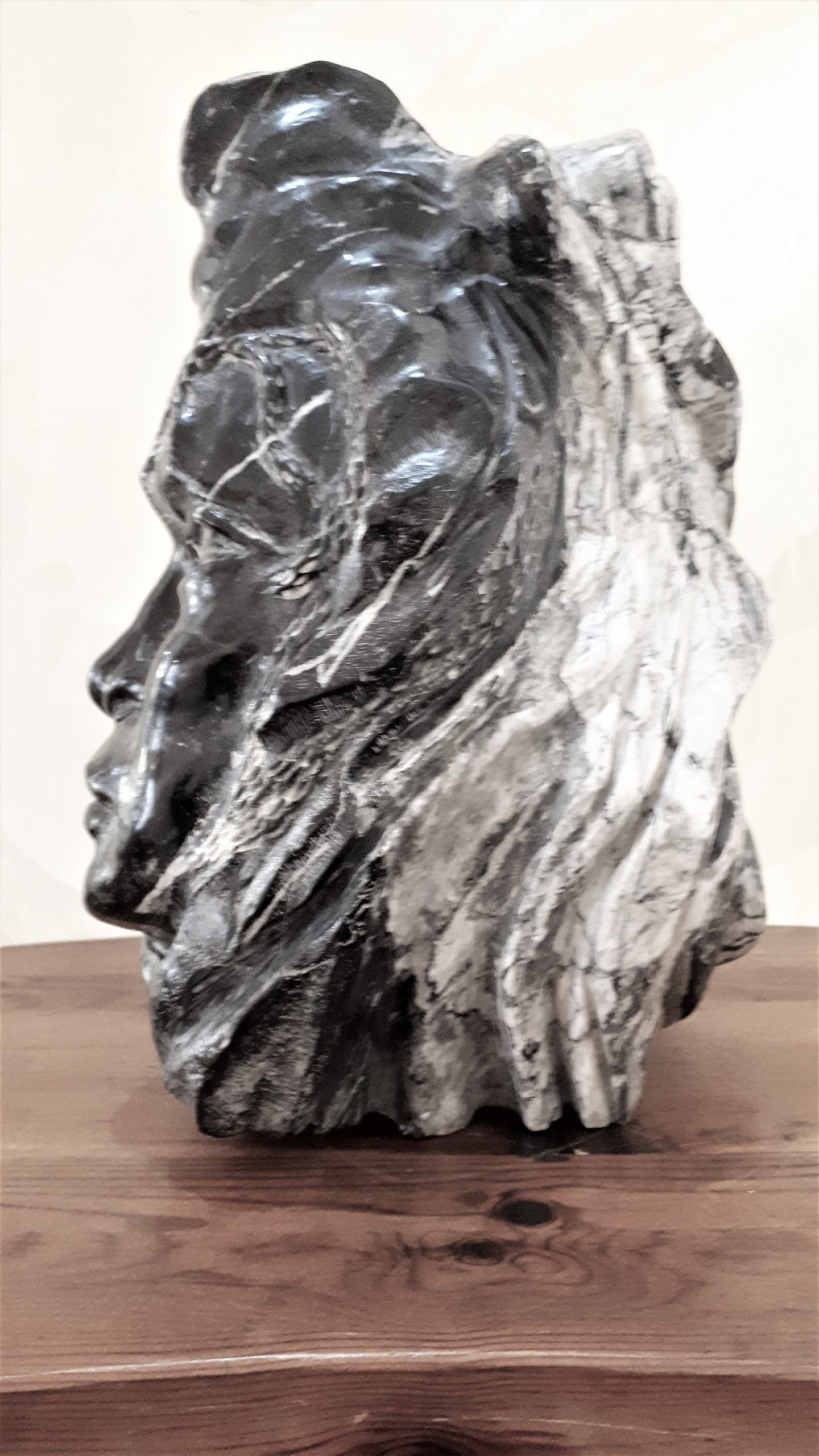 Magnifique sculpture en marbre noir grand antique des Pyrénées Ariégeoises, réalisée par Jean Michel Lafitte